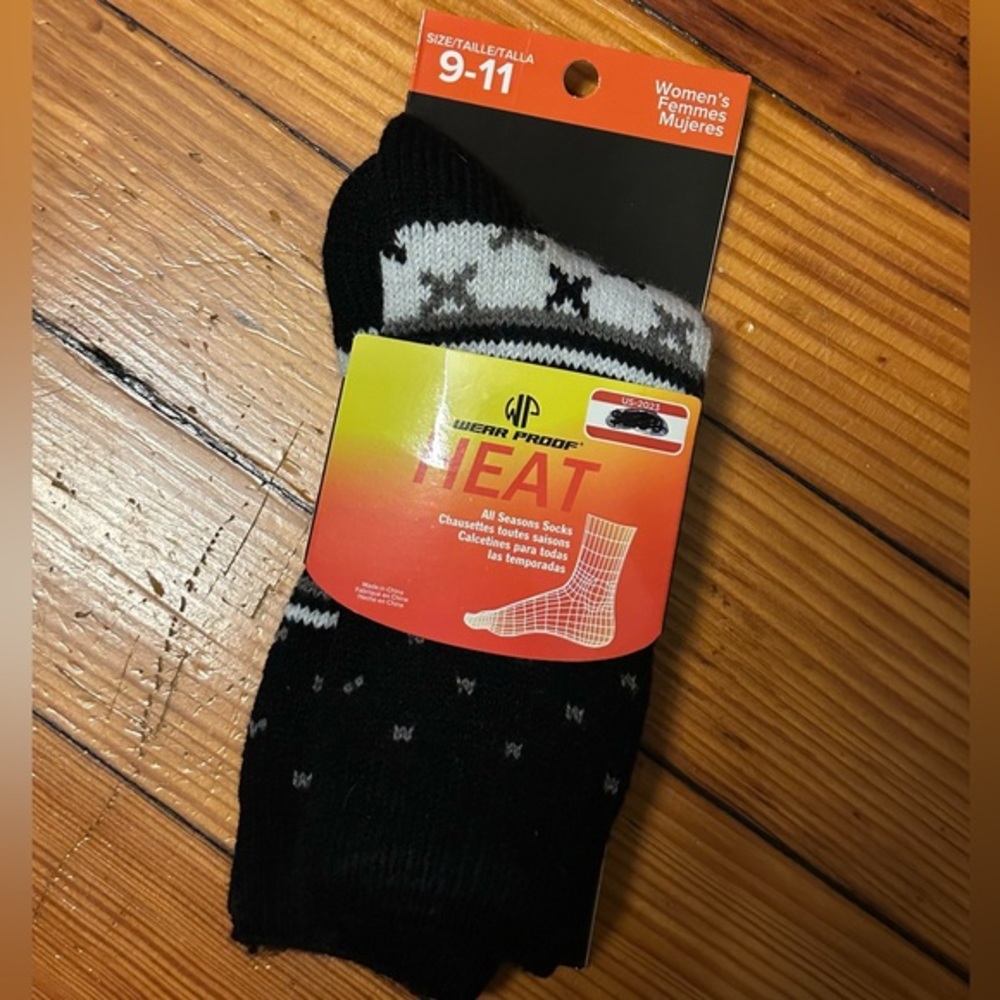 NWT Wear Proof Heat Women’s Socks - size 9-11